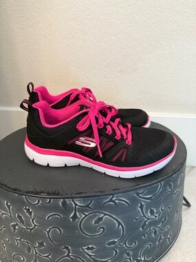 Lightweight Fashion Running Style sketchers leather & mesh sneaker Pink Sz 9